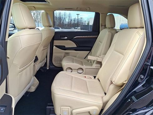 Used 2019 Toyota Highlander Limited image 14