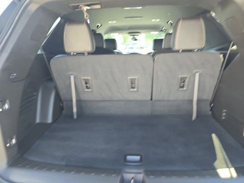 Used 2023 Chevrolet Traverse LT image 12