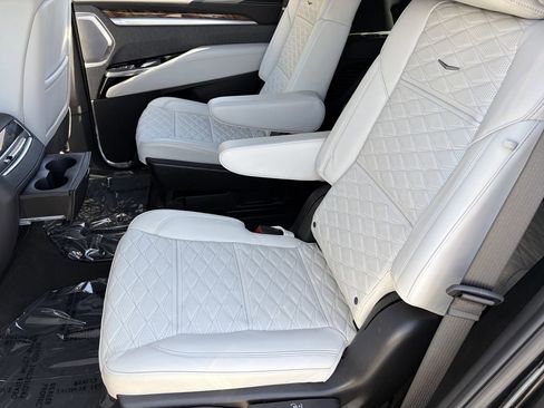 Certified 2025 Cadillac Escalade Sport Platinum w/ LPO, ONYX Package AWD/4WD image 18