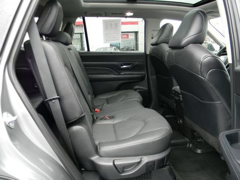 Used 2025 Toyota Grand Highlander AWD Hybrid image 28