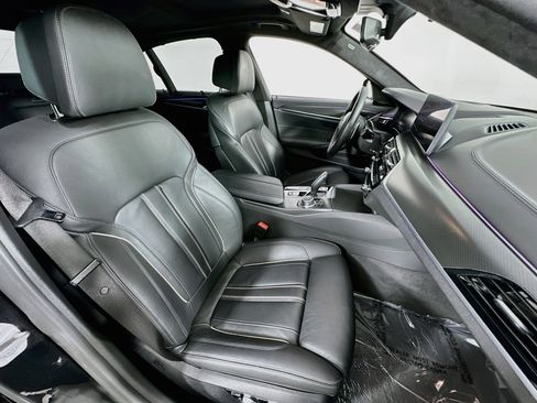 Used 2022 BMW M550i xDrive w/ Executive Package AWD/4WD image 29