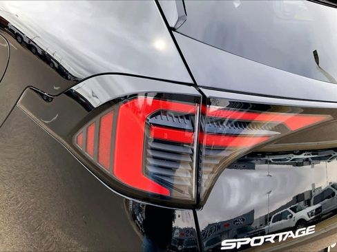 Certified 2026 Kia Sportage EX w/ EX Panorama Roof Package FWD image 59