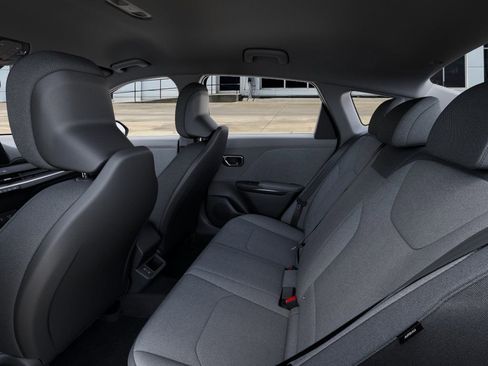 New 2025 Kia K4 LX image 18