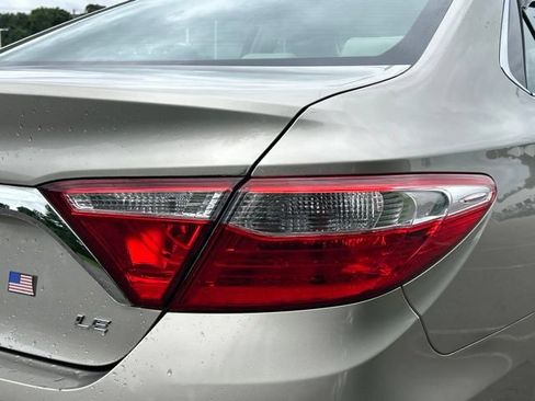 Used 2017 Toyota Camry LE FWD image 11