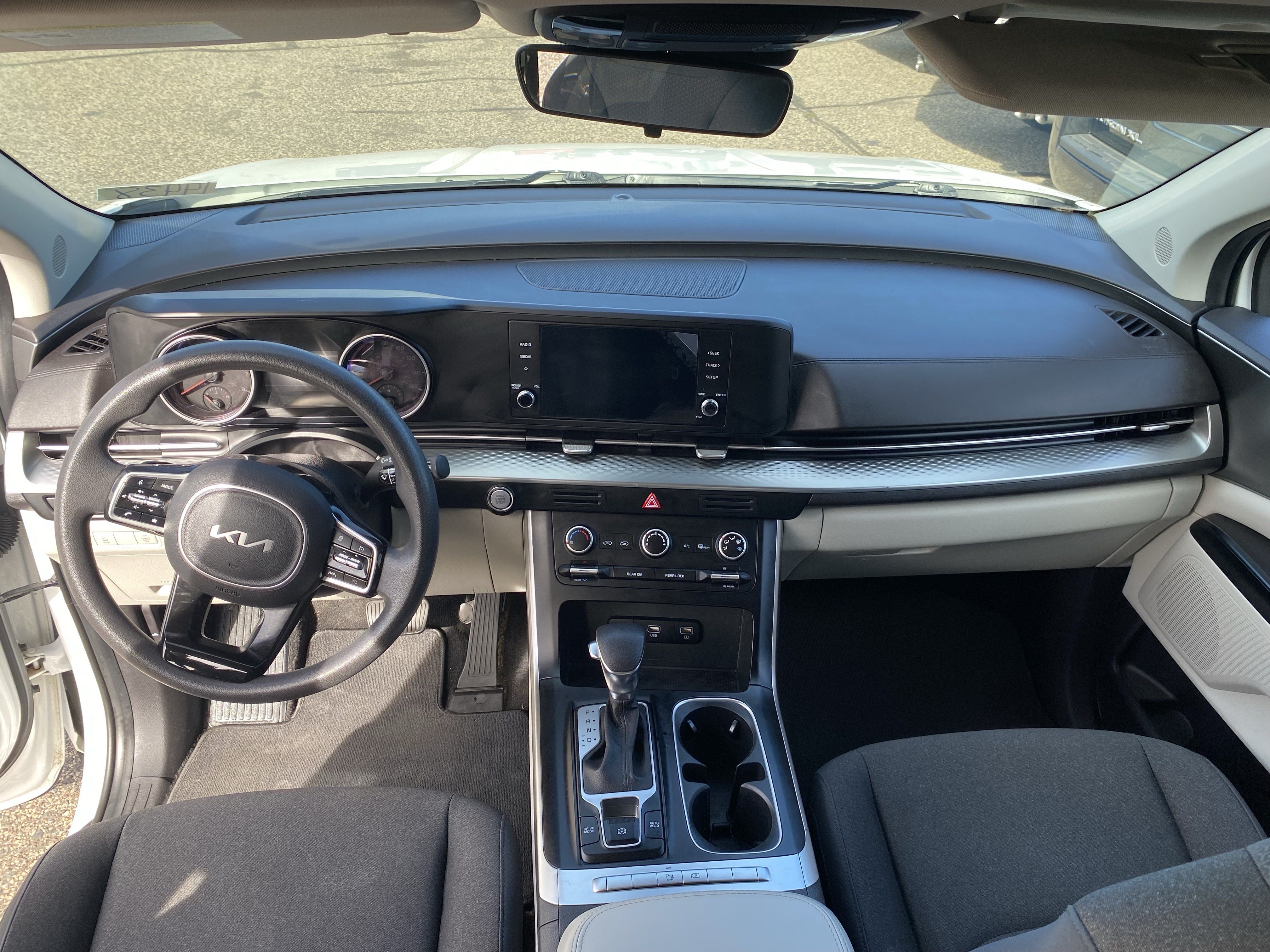 Used 2022 Kia Carnival LX FWD image 6