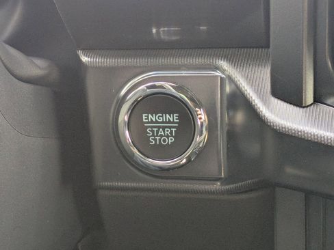 Used 2025 Ford F150 Lariat w/ Equipment Group 501A Mid image 17