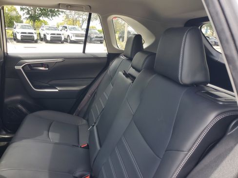 Used 2023 Toyota RAV4 XLE Premium image 14