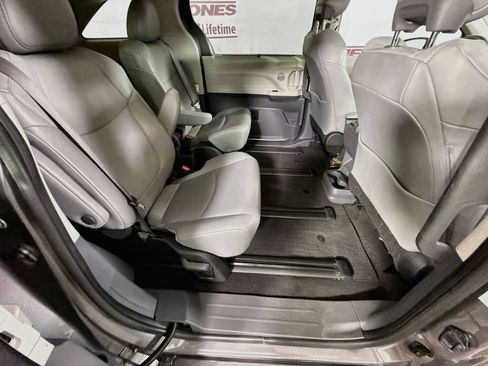 Certified 2024 Toyota Sienna XLE AWD/4WD image 31
