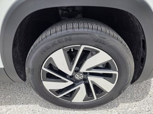 Used 2026 Volkswagen Atlas SE FWD image 9