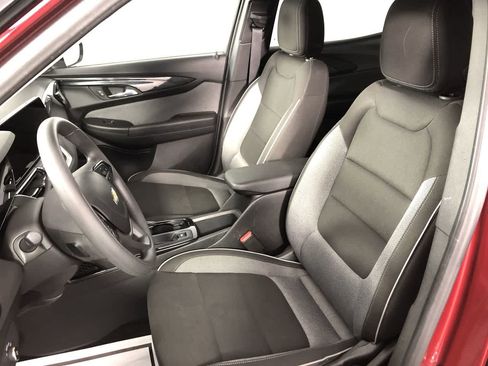 Used 2025 Chevrolet TrailBlazer LT image 12