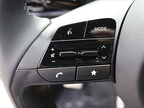 Certified 2025 Hyundai Elantra SEL FWD image 14