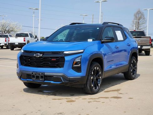 Used 2025 Chevrolet Equinox RS image 3