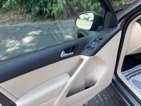 Used 2014 Volkswagen Tiguan SE FWD image 14