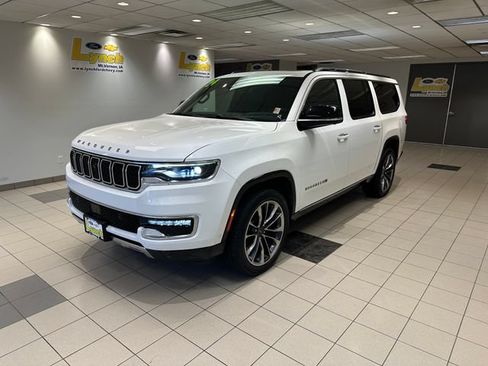 Used 2024 Jeep Wagoneer L Series III w/ Premium Group I AWD/4WD image 2