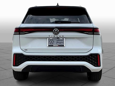 New 2026 Volkswagen Tiguan SE R-Line image 4
