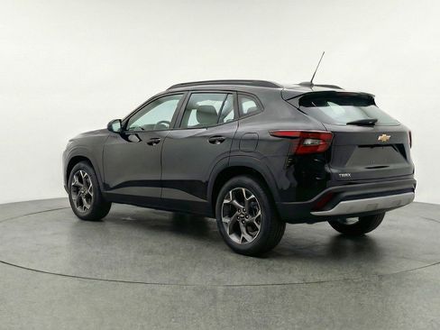 Used 2025 Chevrolet Trax LT image 6