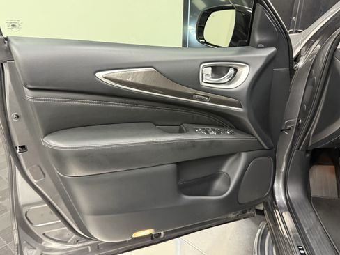 Used 2019 INFINITI QX60 Luxe w/ Essential Package FWD image 11