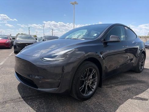 Used 2025 Tesla Model Y Long Range RWD image 2