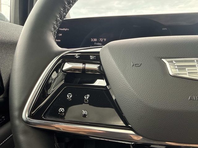 Certified 2025 Cadillac Optiq Luxury 2 w/ LPO, Floor Liner Package AWD/4WD image 38
