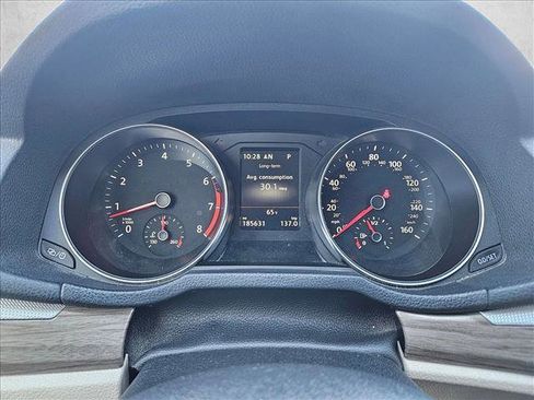 Used 2018 Volkswagen Passat 2.0T SE image 11