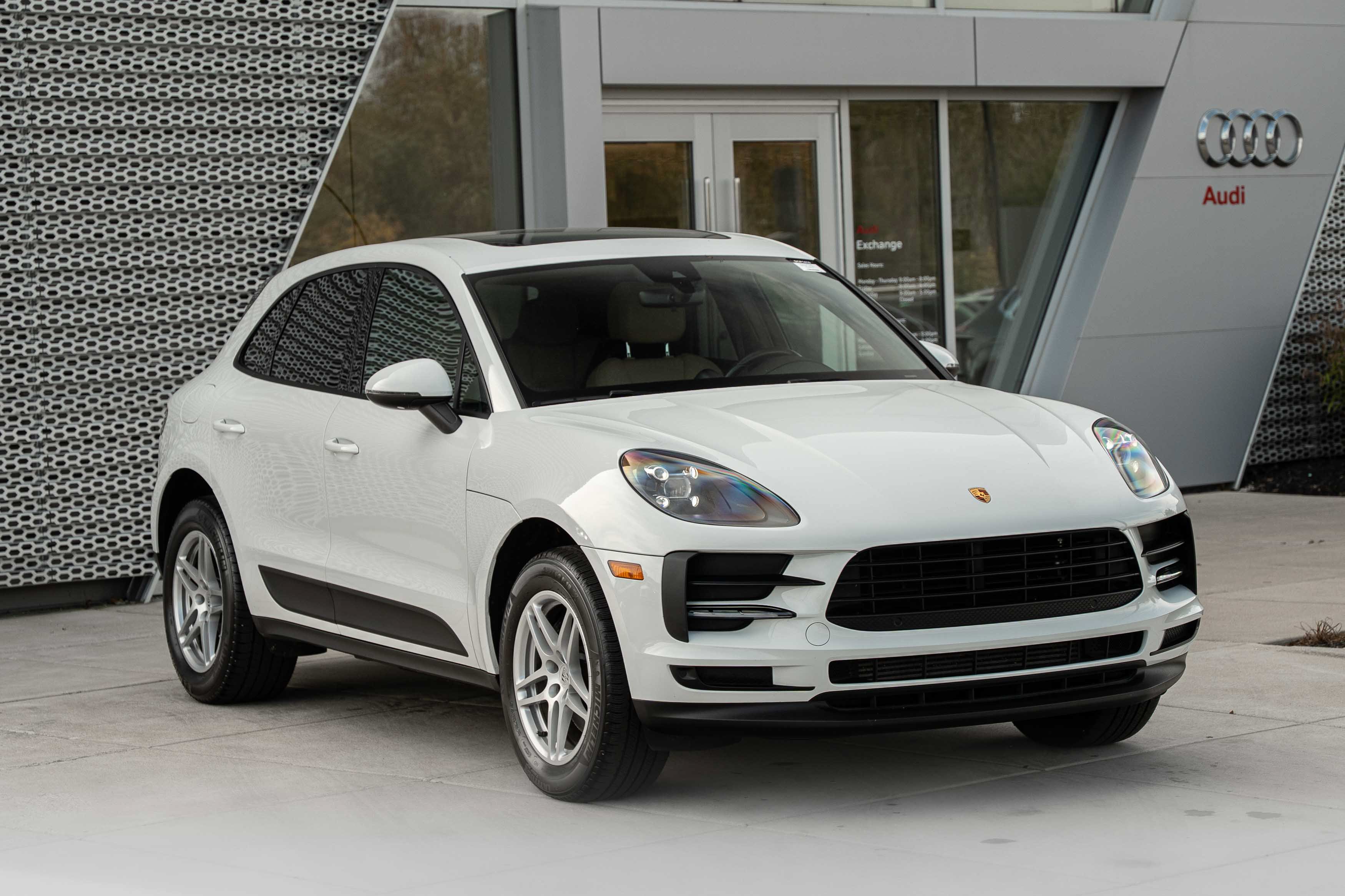 Used 2019 Porsche Macan AWD/4WD image 2