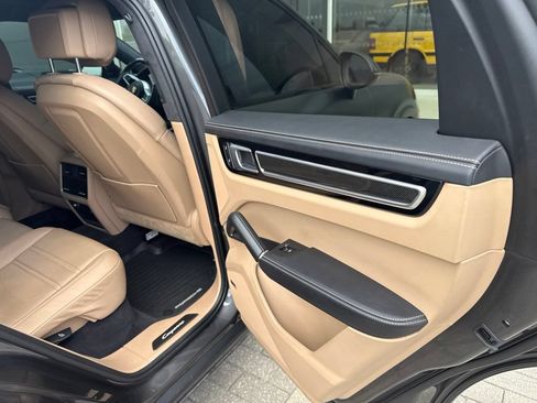 Used 2022 Porsche Cayenne GTS AWD/4WD image 20