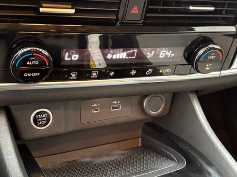 Used 2022 Nissan Rogue SV image 17