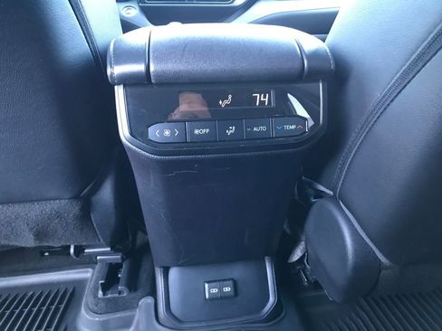 Used 2023 Toyota Highlander XLE image 28