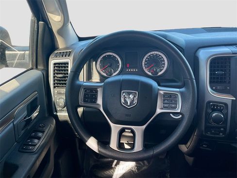 Used 2022 RAM 1500 Classic SLT image 11