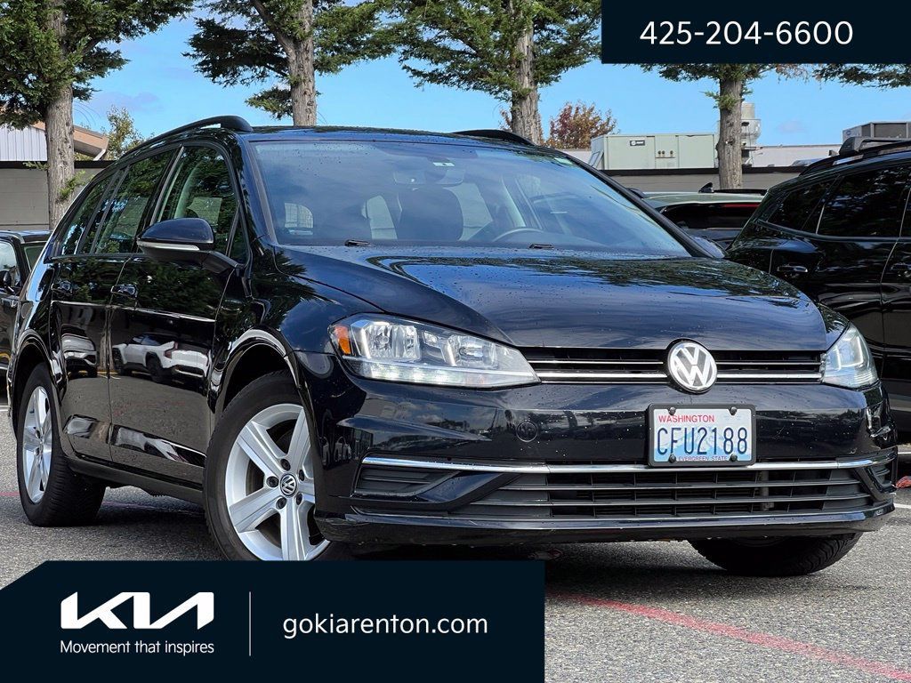 Used 2018 Volkswagen Golf SE FWD image 1