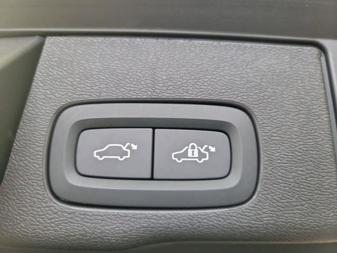 Used 2022 Volvo XC60 B5 Momentum w/ Advanced Package image 8