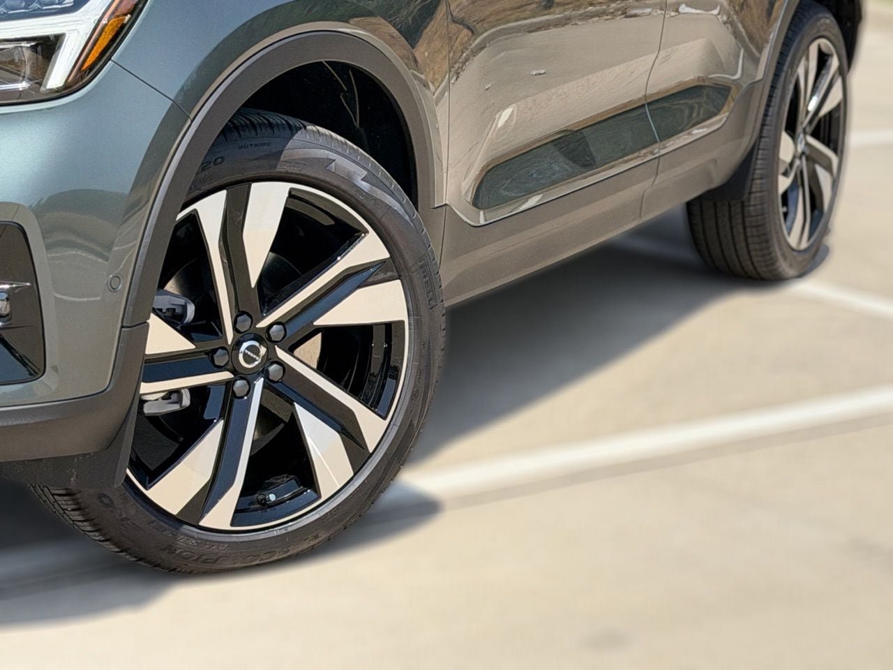 New 2026 Volvo XC40 B5 Plus w/ Climate Package AWD/4WD image 7