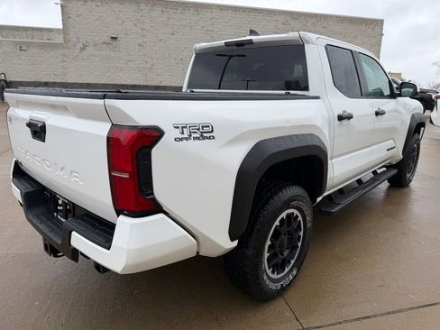 Used 2024 Toyota Tacoma TRD Off-Road AWD/4WD image 5