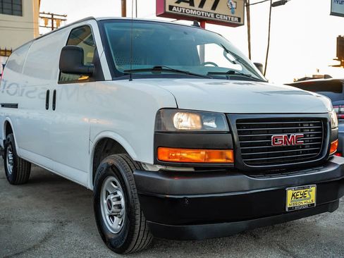 Used 2022 GMC Savana 2500 w/ Driver Convenience Package image 3