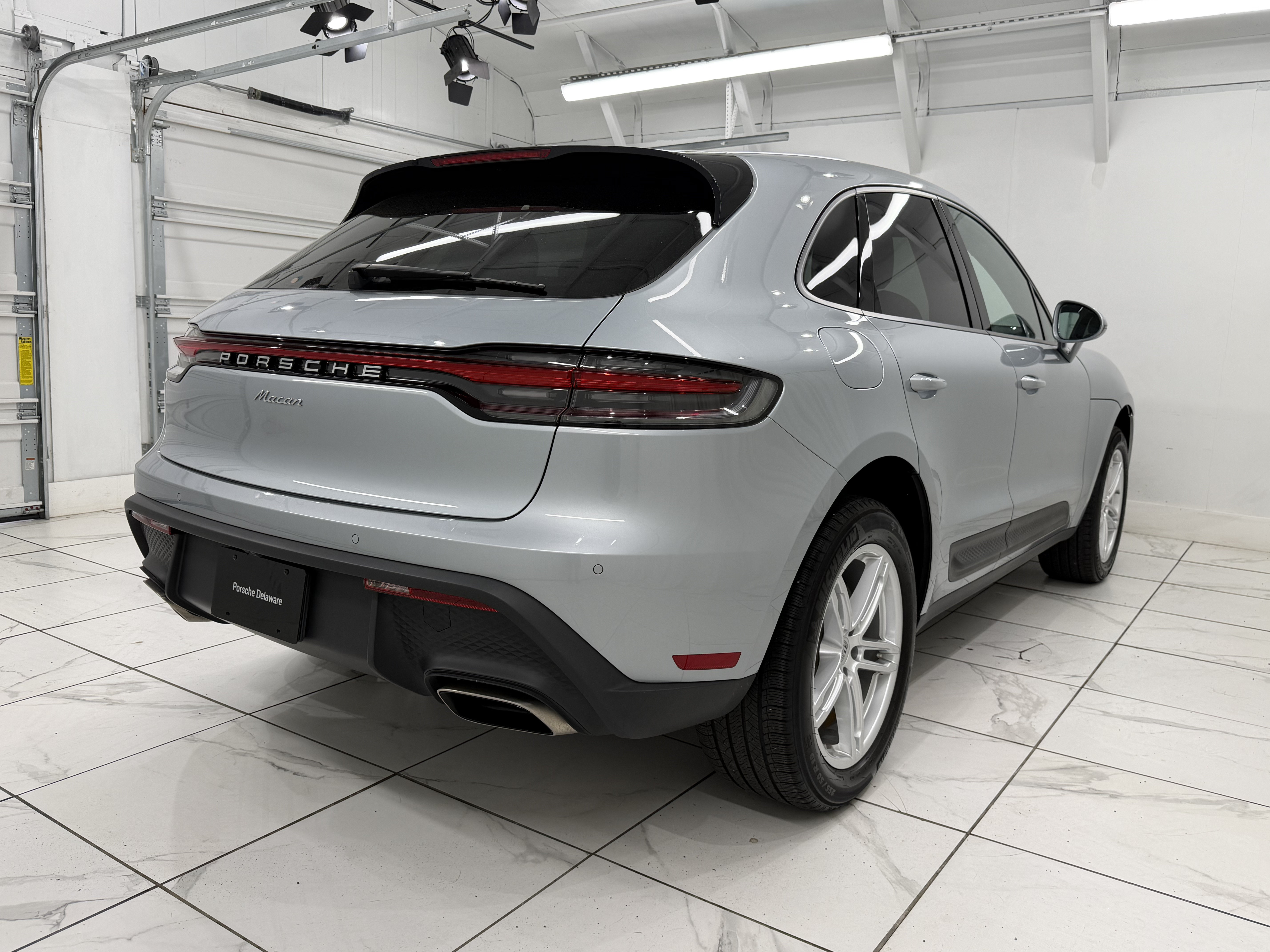 Used 2022 Porsche Macan AWD/4WD image 12