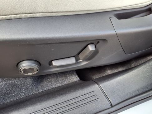 New 2025 Volvo XC40 B5 Ultra w/ Climate Package image 17