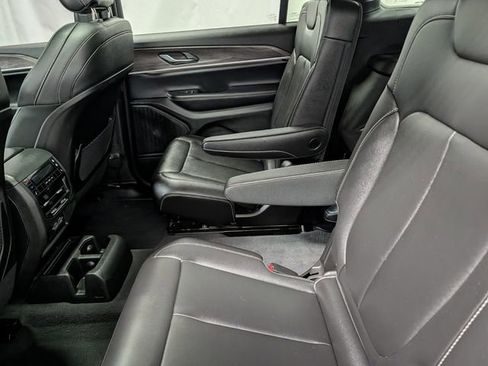 Used 2024 Jeep Grand Cherokee L Limited w/ Black Appearance Package AWD/4WD image 12