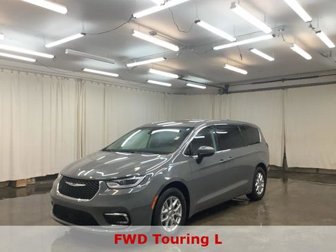 Used 2023 Chrysler Pacifica Touring-L image 1