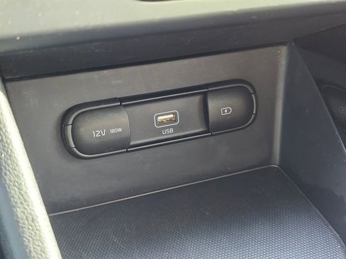 Used 2020 Kia Niro LXS image 29