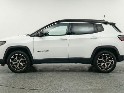 Used 2025 Jeep Compass Limited image 5