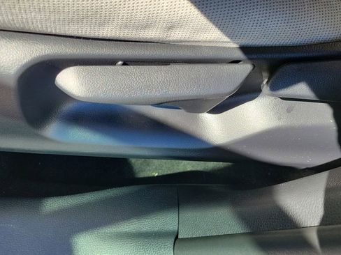 Used 2022 Toyota Corolla Cross L image 19