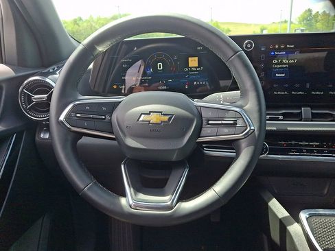 Used 2025 Chevrolet Equinox LT AWD/4WD image 19
