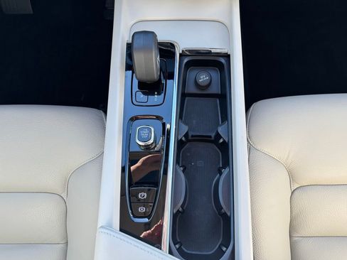 Certified 2024 Volvo XC60 B5 Core w/ Climate Package image 27