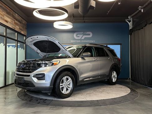 Used 2021 Ford Explorer XLT AWD/4WD image 25