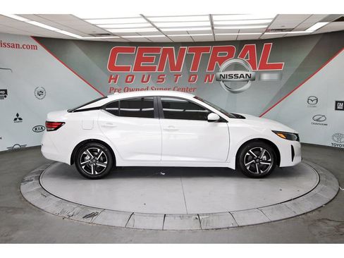 Used 2025 Nissan Sentra SV FWD image 5