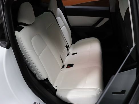 Used 2022 Tesla Model Y Long Range image 61