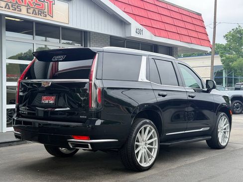 Used 2022 Cadillac Escalade Premium Luxury AWD/4WD image 3