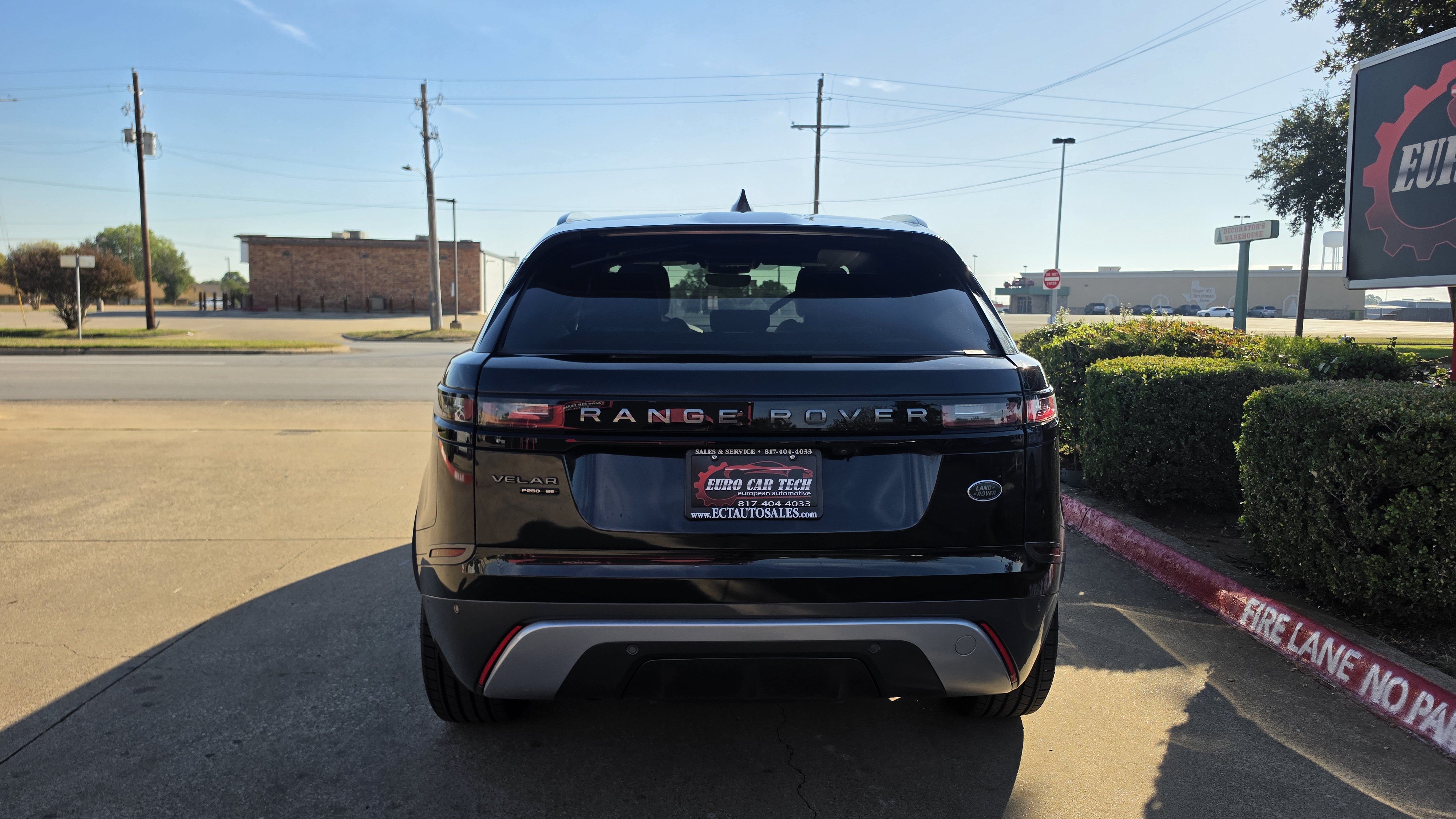 Used 2018 Land Rover Range Rover Velar R-Dynamic SE AWD/4WD image 4