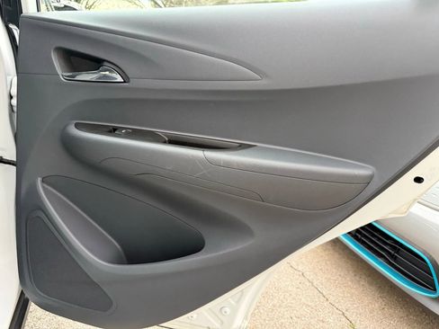 Used 2020 Chevrolet Bolt LT image 31