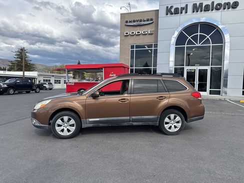 Used 2011 Subaru Outback 2.5i Premium AWD/4WD image 2
